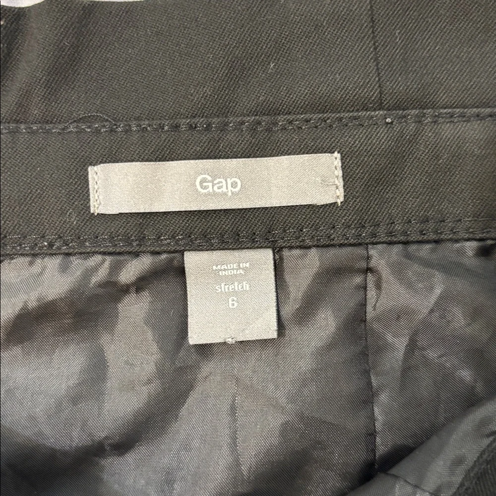 GAP Pleated Front Classic Black Skirt Large Pockets Lined Interior Size 6